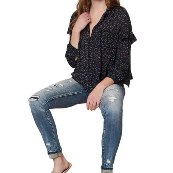 NWT Buckles Gimmicks by BKE Ruffled Blouse - Picture 2 of 10